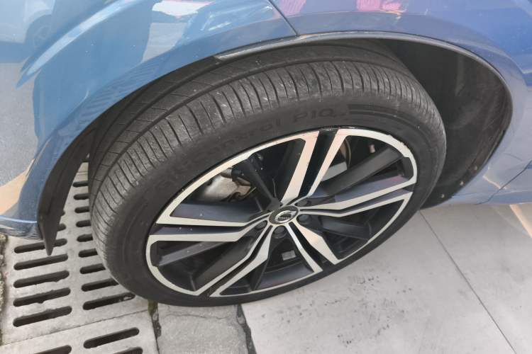Used Volvo XC60 New Energy 2021 T8 E-Drive Hybrid Smart & Dynamic Edition Left Front Wheel Hub