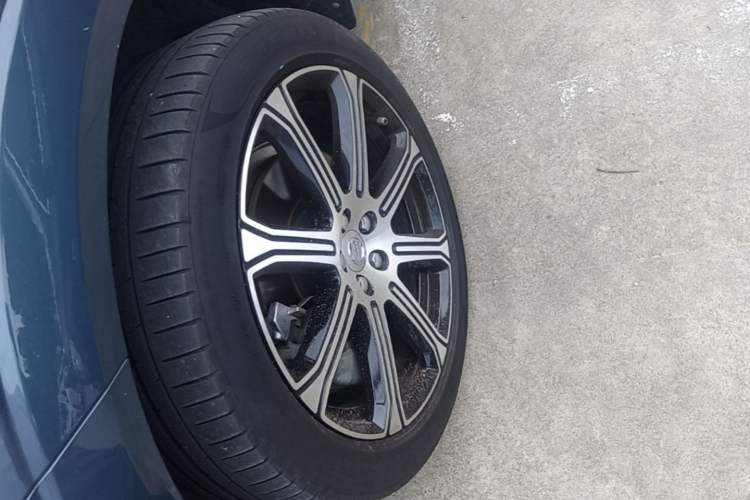 Used Volvo XC60 New Energy 2021 T8 e-Drive Hybrid Luxury Edition Left Front Wheel Hub