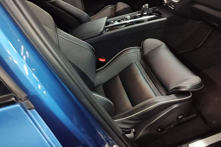 Used Volvo XC60 New Energy 2021 T8 E-Drive Hybrid Smart & Dynamic Edition Right Front Seat