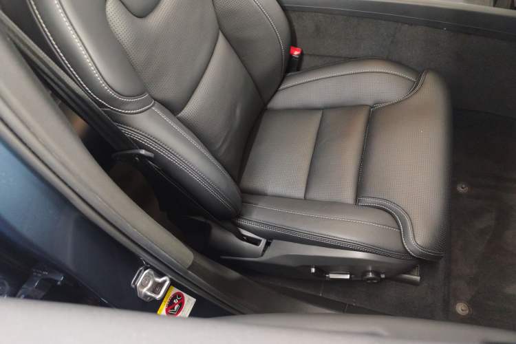 Used Volvo XC60 New Energy 2021 T8 e-Drive Hybrid Luxury Edition Right Front Seat