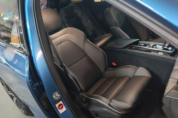 Used Volvo XC60 New Energy 2021 T8 E-Drive Hybrid Smart & Dynamic Edition Right Front Seat
