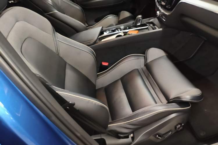Used Volvo XC60 New Energy 2021 T8 E-Drive Hybrid Smart & Dynamic Edition Right Front Seat