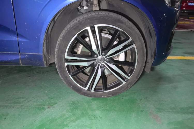 Used Volvo XC60 New Energy 2021 T8 E-Drive Hybrid Smart & Dynamic Edition Right Front Wheel Hub