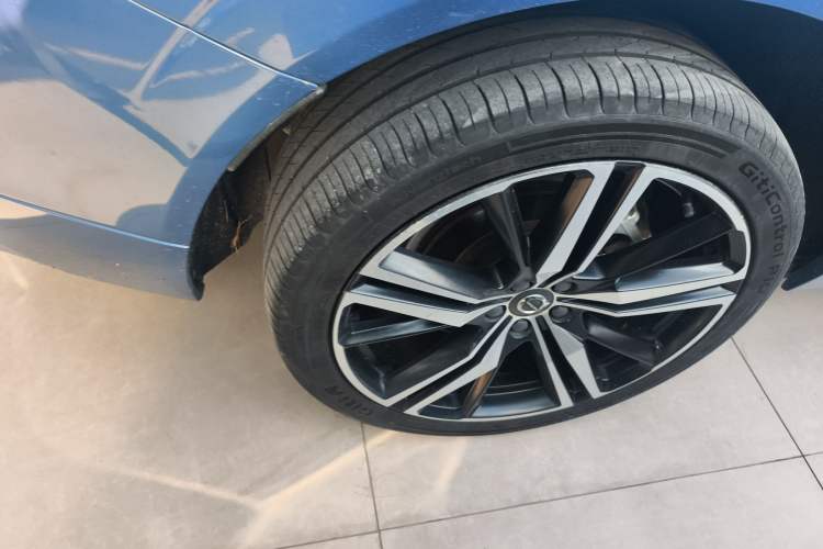 Used Volvo XC60 New Energy 2021 T8 E-Drive Hybrid Smart & Dynamic Edition Right Rear Wheel Hub