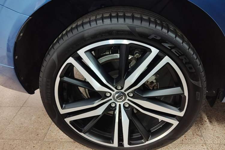 Used Volvo XC60 New Energy 2021 T8 E-Drive Hybrid Smart & Dynamic Edition Right Rear Wheel Hub