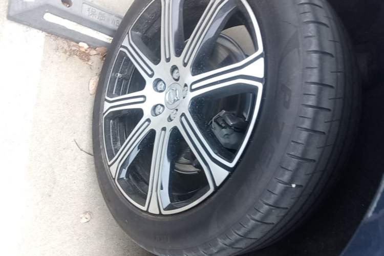 Used Volvo XC60 New Energy 2021 T8 e-Drive Hybrid Luxury Edition Right Rear Wheel Hub
