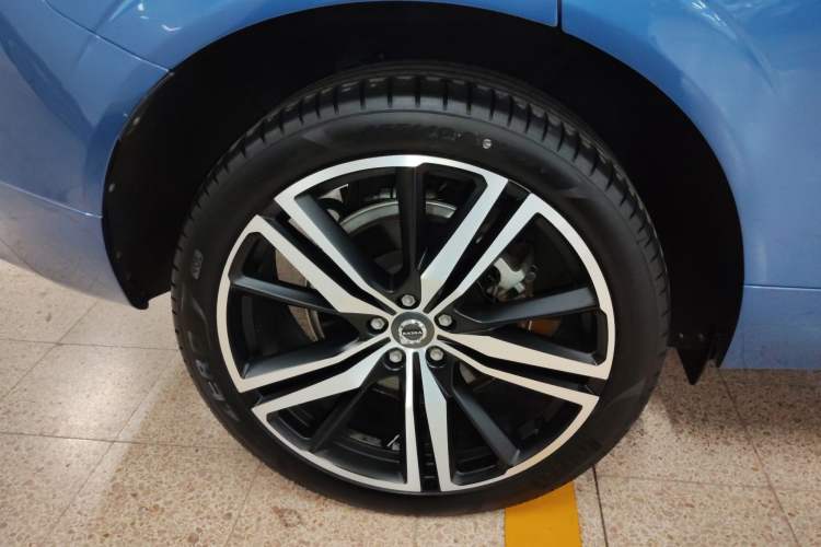 Used Volvo XC60 New Energy 2021 T8 E-Drive Hybrid Smart & Dynamic Edition Right Rear Wheel Hub
