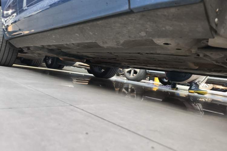 Used Volvo XC60 New Energy 2021 T8 E-Drive Hybrid Smart & Dynamic Edition Right Side Sill