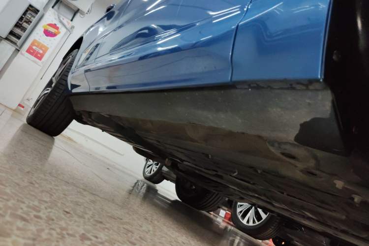 Used Volvo XC60 New Energy 2021 T8 E-Drive Hybrid Smart & Dynamic Edition Right Side Sill