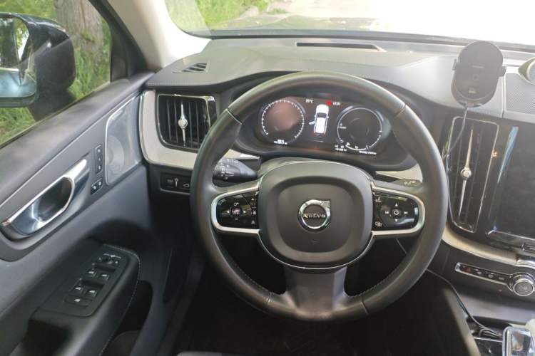 Used Volvo XC60 New Energy 2021 T8 e-Drive Hybrid Luxury Edition Steering Wheel