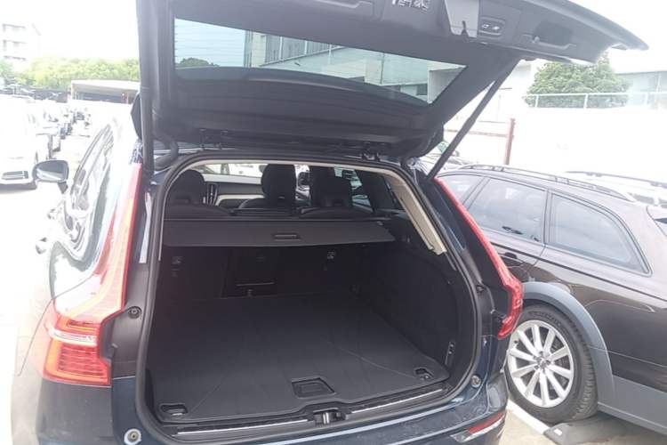 Used Volvo XC60 New Energy 2021 T8 e-Drive Hybrid Luxury Edition Trunk