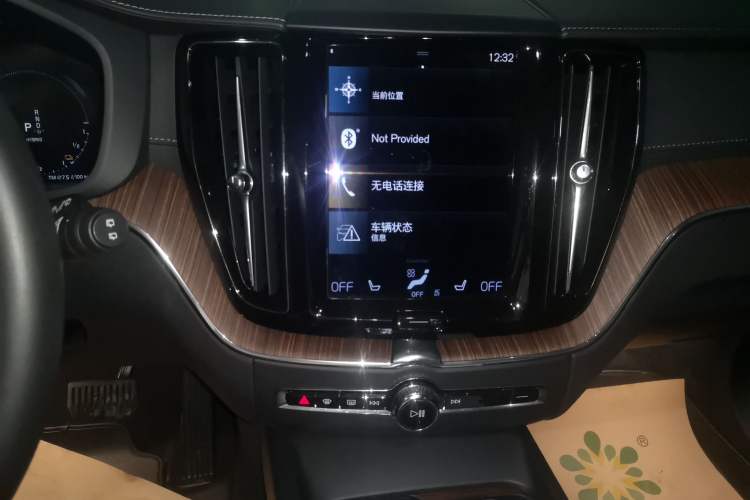 Used Volvo XC60 New Energy 2021 T8 e-Drive Hybrid Luxury Edition Audio And AC Panel