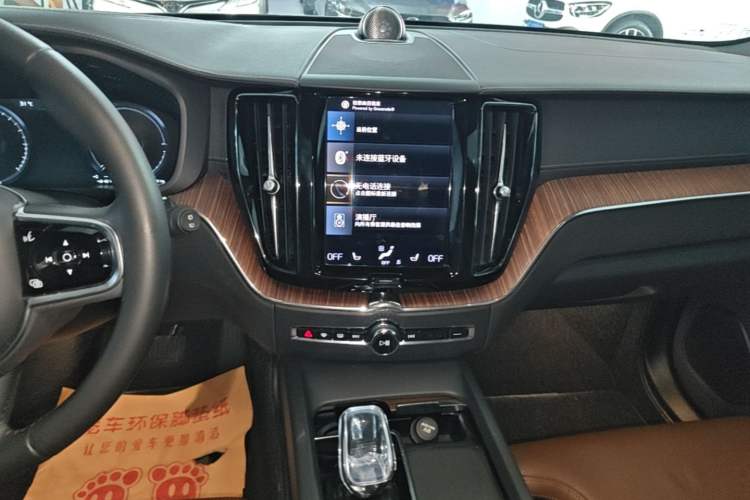 Used Volvo XC60 New Energy 2021 T8 e-Drive Hybrid Luxury Edition Audio And AC Panel