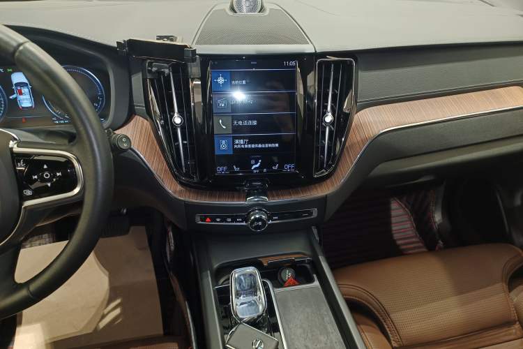 Used Volvo XC60 New Energy 2021 T8 e-Drive Hybrid Luxury Edition Audio And AC Panel