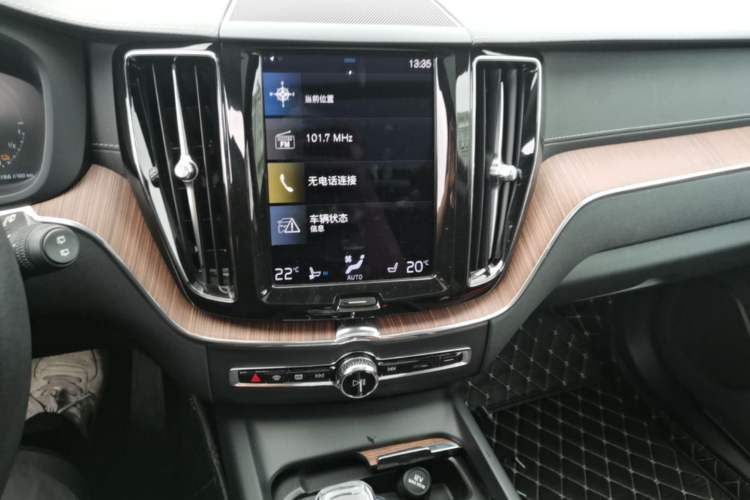 Used Volvo XC60 New Energy 2021 T8 e-Drive Hybrid Luxury Edition Audio And AC Panel