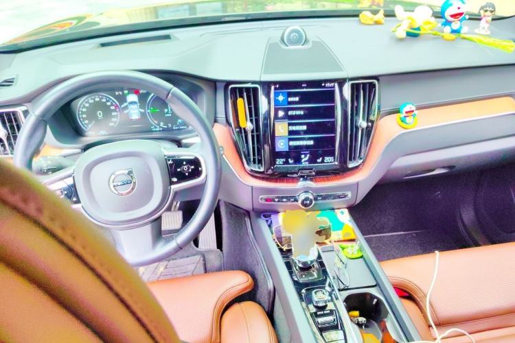 Used Volvo XC60 New Energy 2021 T8 e-Drive Hybrid Luxury Edition Center Console