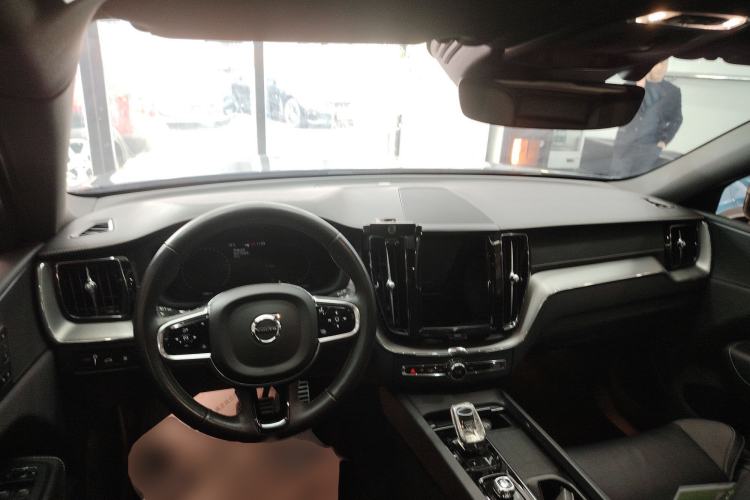 Used Volvo XC60 New Energy 2021 T8 E-Drive Hybrid Smart & Dynamic Edition Center Console