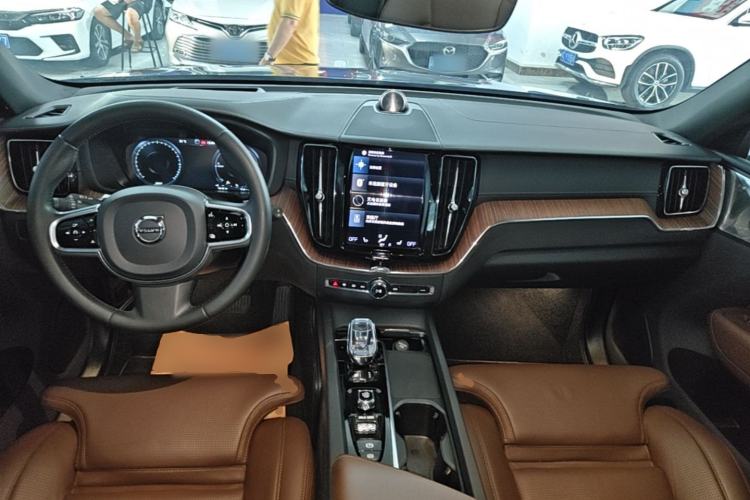 Used Volvo XC60 New Energy 2021 T8 e-Drive Hybrid Luxury Edition Center Console