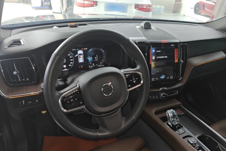 Used Volvo XC60 New Energy 2021 T8 e-Drive Hybrid Luxury Edition Center Console