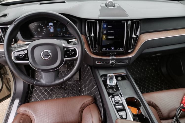 Used Volvo XC60 New Energy 2021 T8 e-Drive Hybrid Luxury Edition Center Console