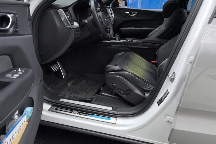 Used Volvo XC60 New Energy 2021 T8 E-Drive Hybrid Smart & Dynamic Edition Driver Seat