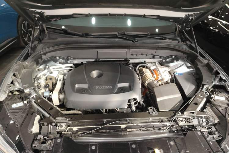 Used Volvo XC60 New Energy 2021 T8 E-Drive Hybrid Smart & Dynamic Edition Engine Bay