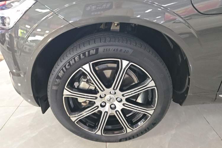 Used Volvo XC60 New Energy 2021 T8 e-Drive Hybrid Luxury Edition Exterior 4