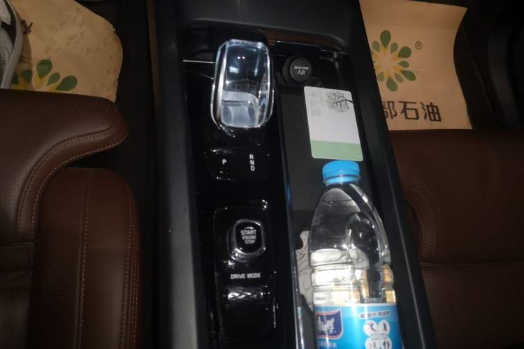 Used Volvo XC60 New Energy 2021 T8 e-Drive Hybrid Luxury Edition Gear Lever