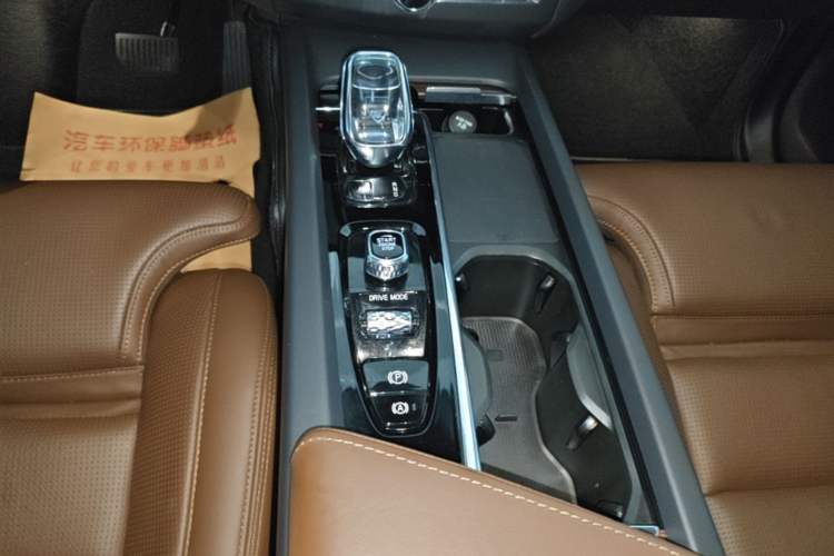 Used Volvo XC60 New Energy 2021 T8 e-Drive Hybrid Luxury Edition Gear Lever