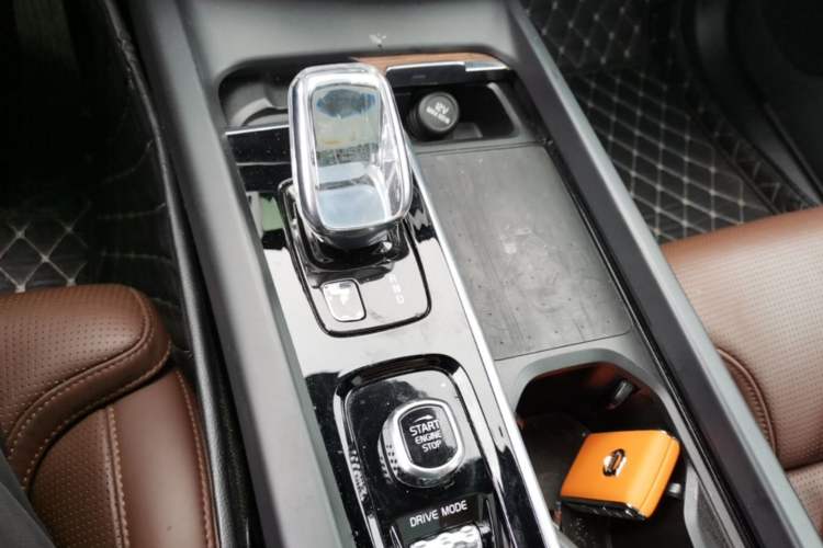 Used Volvo XC60 New Energy 2021 T8 e-Drive Hybrid Luxury Edition Gear Lever