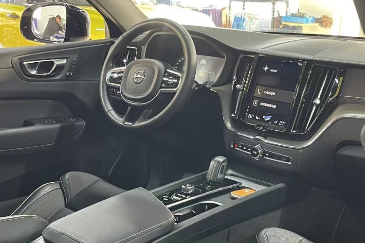 Used Volvo XC60 New Energy 2021 T8 E-Drive Hybrid Smart & Dynamic Edition Interior 4