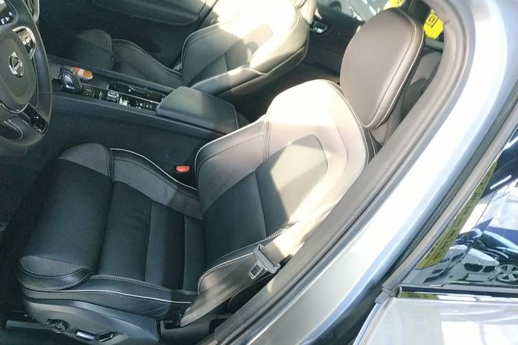 Used Volvo XC60 New Energy 2021 T8 E-Drive Hybrid Smart & Dynamic Edition Left Front Seat