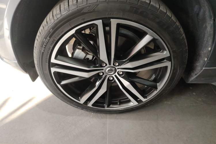 Used Volvo XC60 New Energy 2021 T8 E-Drive Hybrid Smart & Dynamic Edition Left Front Wheel Hub