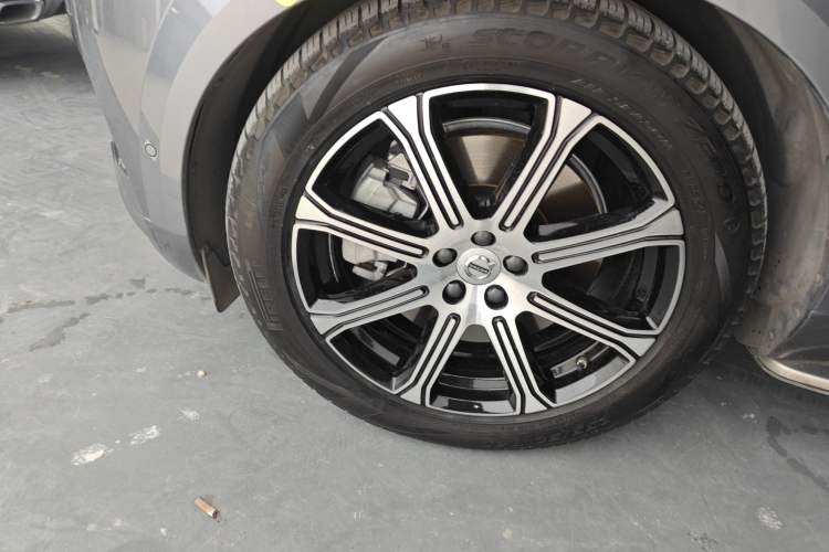 Used Volvo XC60 New Energy 2021 T8 e-Drive Hybrid Luxury Edition Left Front Wheel Hub