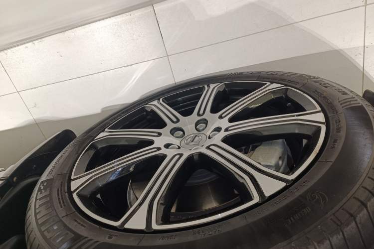 Used Volvo XC60 New Energy 2021 T8 e-Drive Hybrid Luxury Edition Left Front Wheel Hub