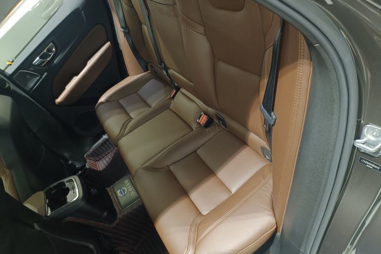 Used Volvo XC60 New Energy 2021 T8 e-Drive Hybrid Luxury Edition Left Rear Seat