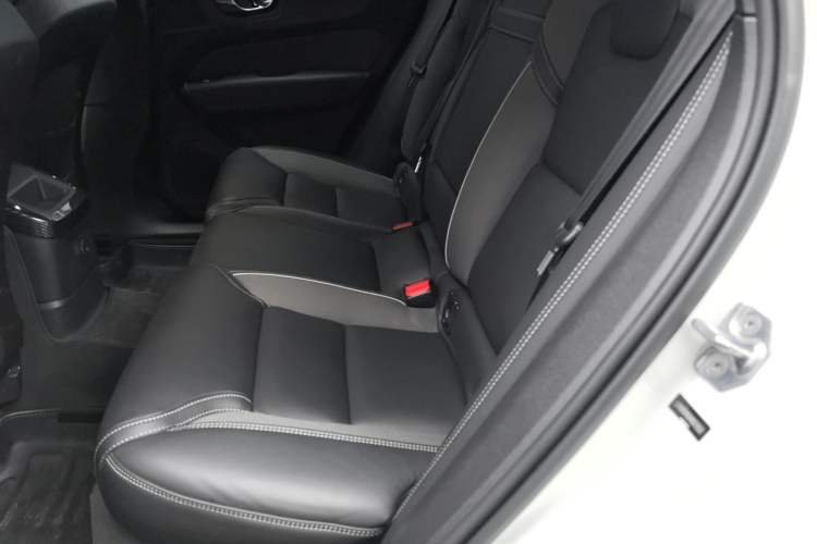 Used Volvo XC60 New Energy 2021 T8 E-Drive Hybrid Smart & Dynamic Edition Left Rear Seat