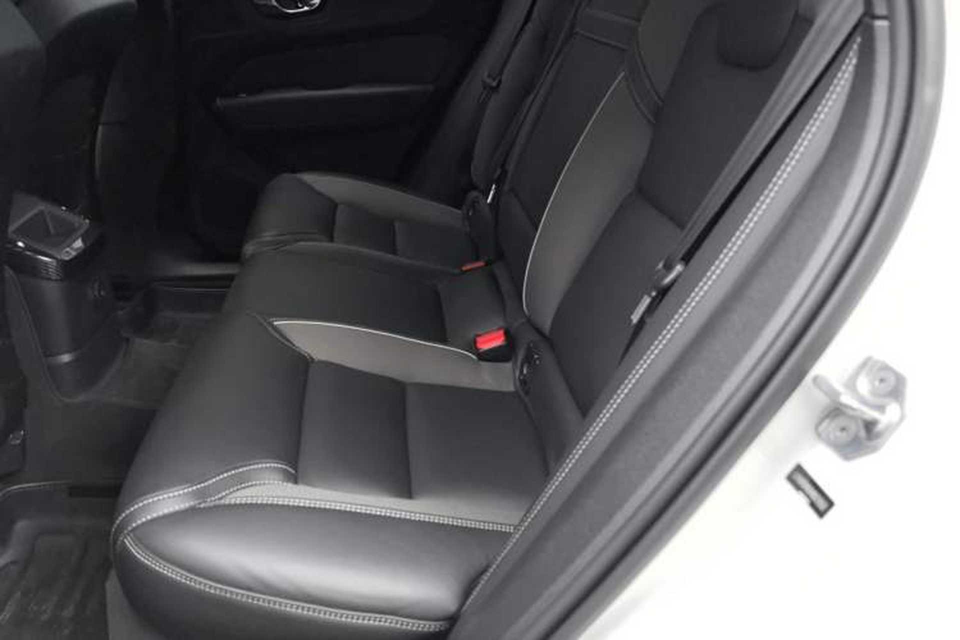 Used Volvo XC60 New Energy 2021 T8 E-Drive Hybrid Smart & Dynamic Edition Left Rear Seat