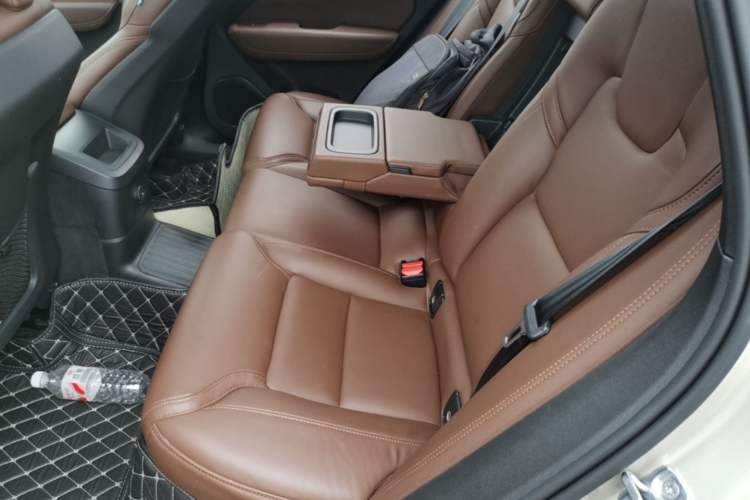 Used Volvo XC60 New Energy 2021 T8 e-Drive Hybrid Luxury Edition Left Rear Seat