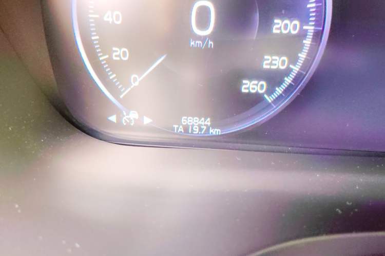 Used Volvo XC60 New Energy 2021 T8 e-Drive Hybrid Luxury Edition Odometer Close Up