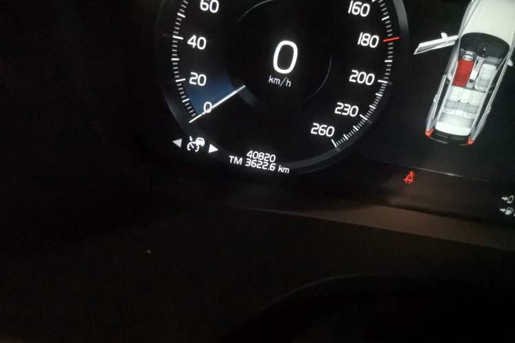 Used Volvo XC60 New Energy 2021 T8 e-Drive Hybrid Luxury Edition Odometer Close Up