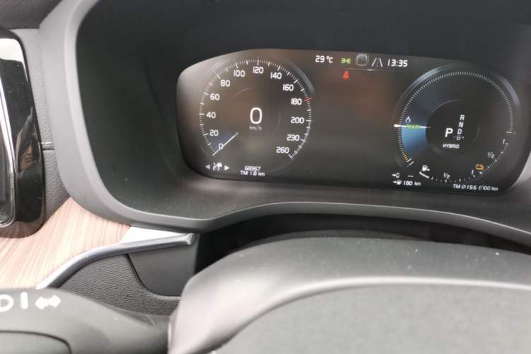Used Volvo XC60 New Energy 2021 T8 e-Drive Hybrid Luxury Edition Odometer Close Up