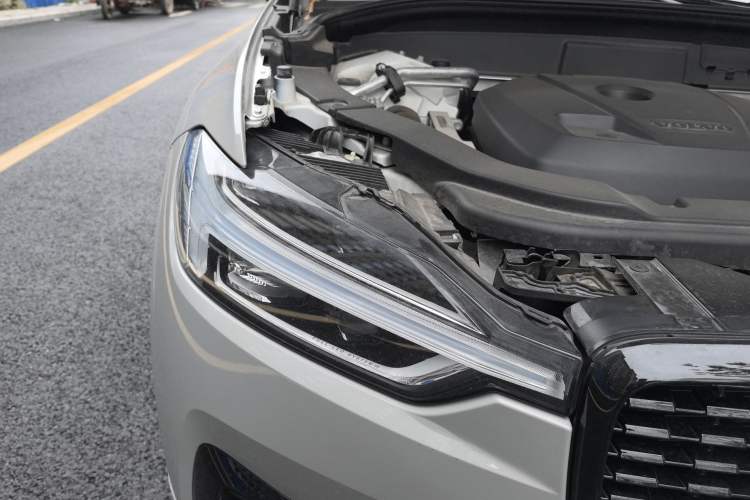 Used Volvo XC60 New Energy 2021 T8 E-Drive Hybrid Smart & Dynamic Edition Right Front Headlight