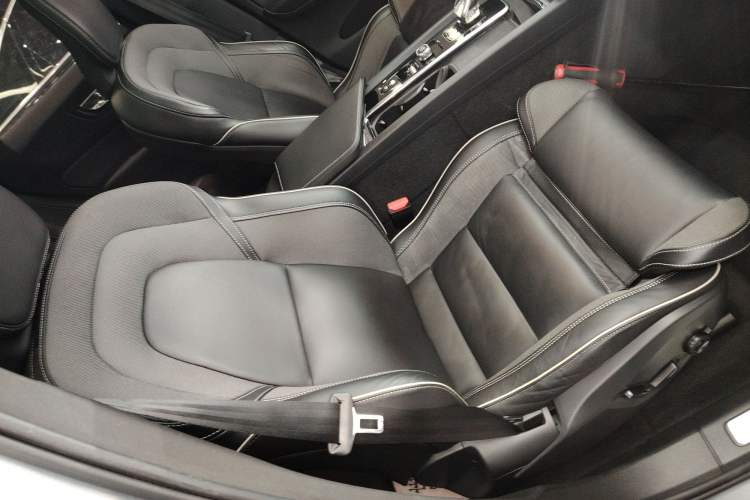 Used Volvo XC60 New Energy 2021 T8 E-Drive Hybrid Smart & Dynamic Edition Right Front Seat