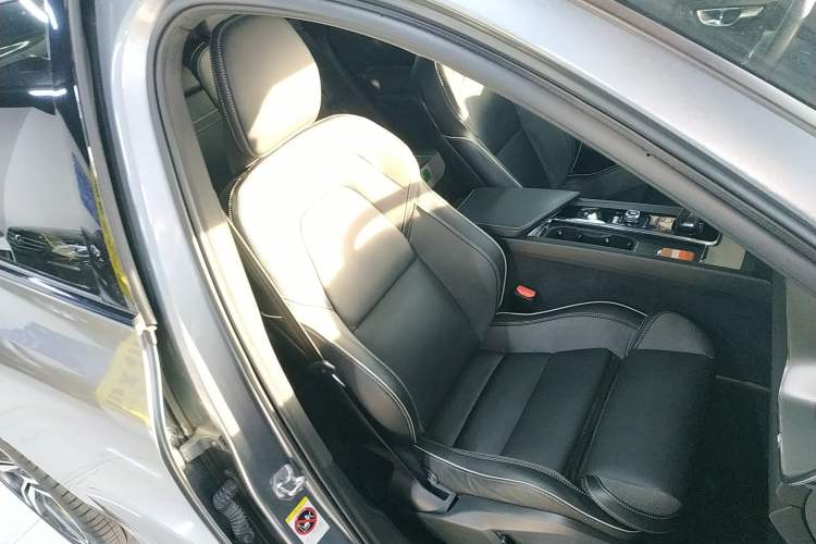 Used Volvo XC60 New Energy 2021 T8 E-Drive Hybrid Smart & Dynamic Edition Right Front Seat