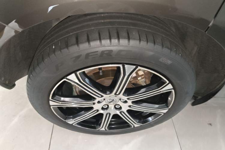 Used Volvo XC60 New Energy 2021 T8 e-Drive Hybrid Luxury Edition Right Rear Wheel Hub