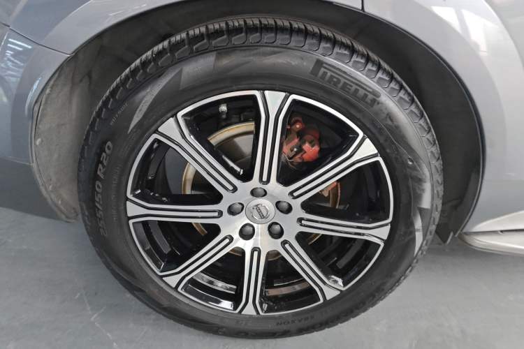 Used Volvo XC60 New Energy 2021 T8 e-Drive Hybrid Luxury Edition Right Rear Wheel Hub