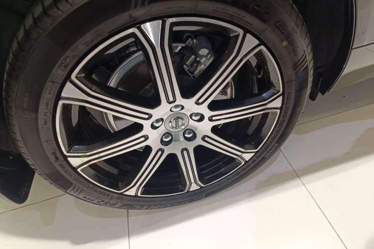Used Volvo XC60 New Energy 2021 T8 e-Drive Hybrid Luxury Edition Right Rear Wheel Hub