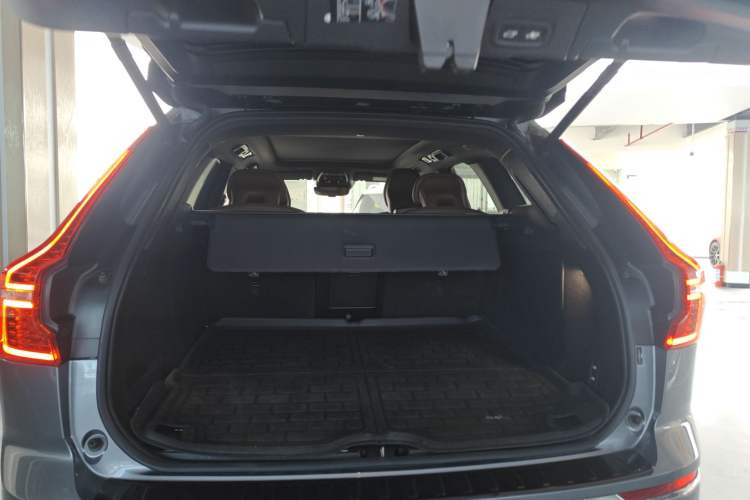 Used Volvo XC60 New Energy 2021 T8 e-Drive Hybrid Luxury Edition Trunk