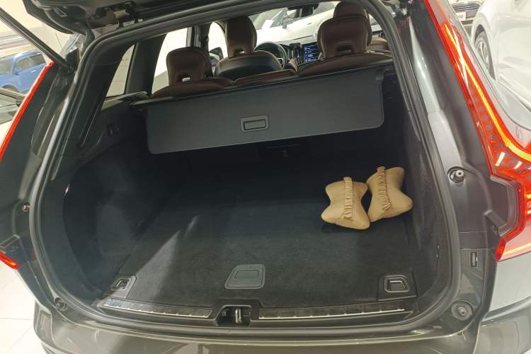 Used Volvo XC60 New Energy 2021 T8 e-Drive Hybrid Luxury Edition Trunk